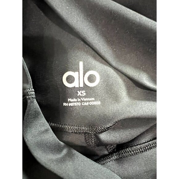 ALO Yoga High-Waist Airlift 7/8 Leggings in Black - Picture 6 of 6